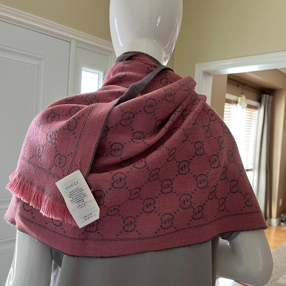 Gucci GG Wool Scarf in Graphite/Pink - Picture 6 of 14